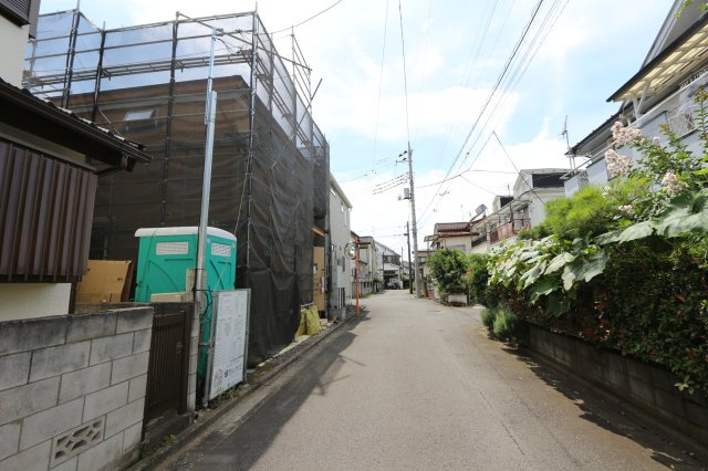 【Excellent Court】 東大和市中央２期の外観|
　17.75帖のLDKはキッチンに家電収納付きカップボードも完備。

