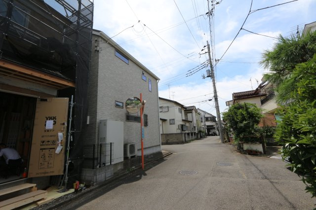 【Excellent Court】 東大和市中央２期の外観|コンビニ徒歩5分！スーパー、保育園、総合病院など徒歩10分圏内！小中学校徒歩15分圏内！
周辺には公園も多く、子育て世帯にも嬉しいエリアです。