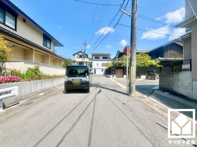 伏見区桃山町三河　の前面道路含む現地写真