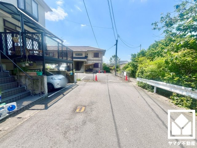 伏見区桃山町三河　の前面道路含む現地写真