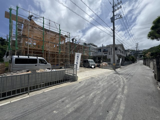 中城村伊集（全2棟）の前面道路含む現地写真|※北側4.8m道路♪