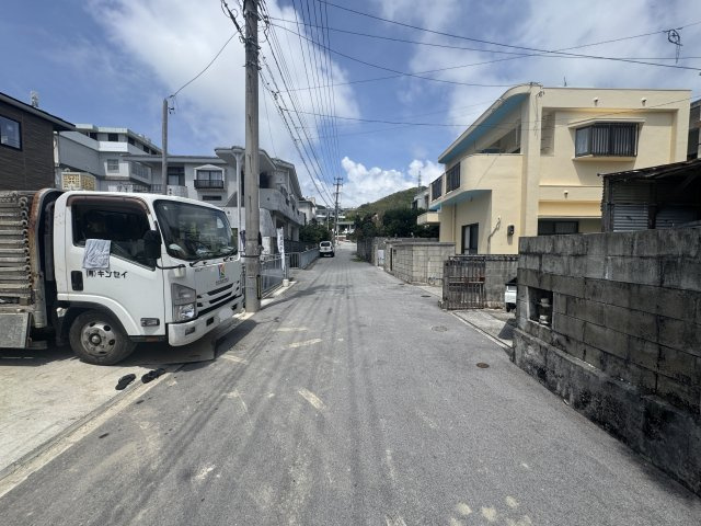 中城村伊集（全2棟）の前面道路含む現地写真|※北側4.8m道路♪