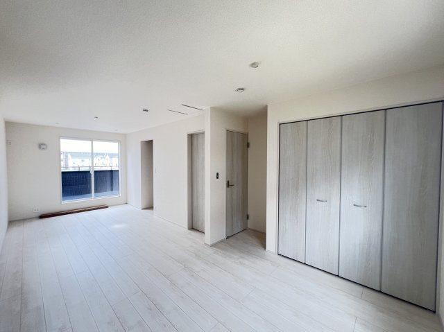 大和高田市曽大根２丁目全1棟の洋室|将来2室に出来る洋室7.1帖と洋室５帖です