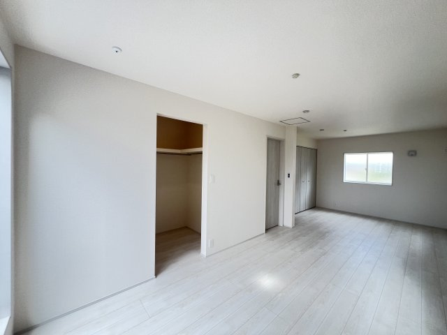 大和高田市曽大根２丁目全1棟の洋室|将来2室に出来る洋室7.1帖と洋室５帖です