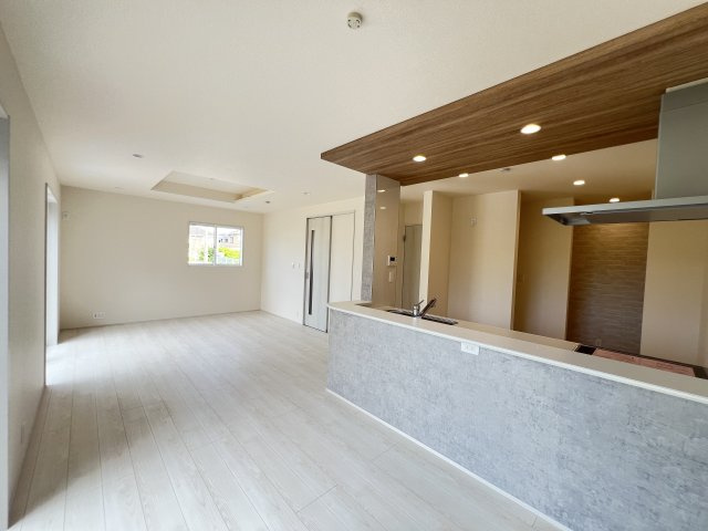 大和高田市曽大根２丁目全1棟の居間・リビング|ゆったり過ごせるリビングです