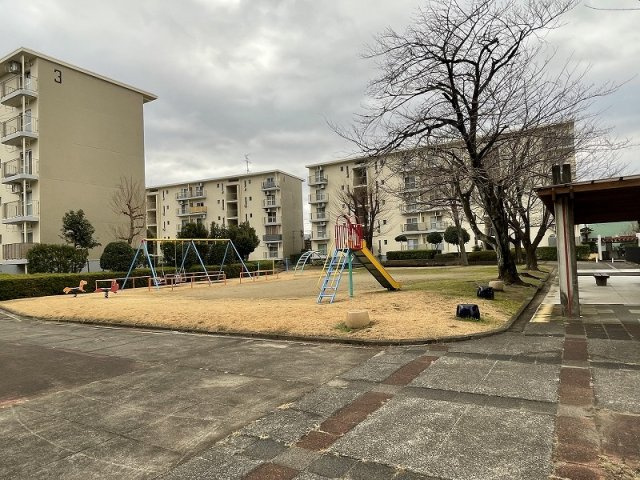 月丘団地　4号棟　の中庭