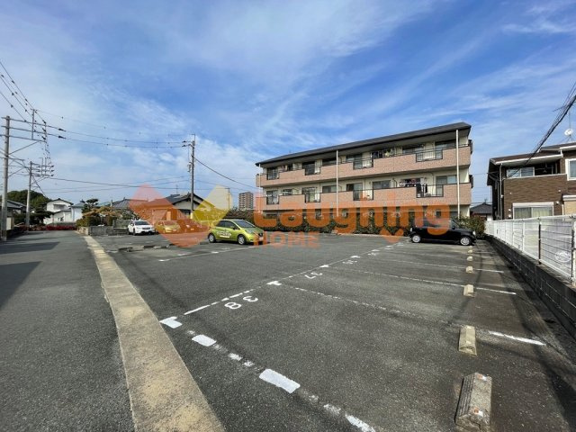 ハイネスコーポの駐車場