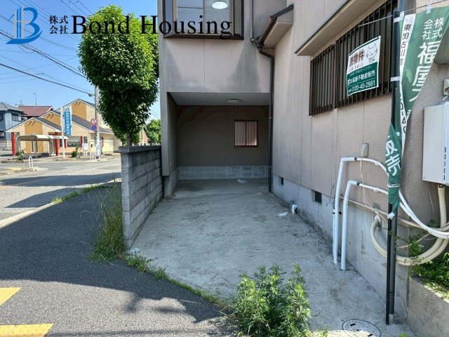 内装リフォーム済み物件　大沢2丁目　中古戸建の前面道路含む現地写真