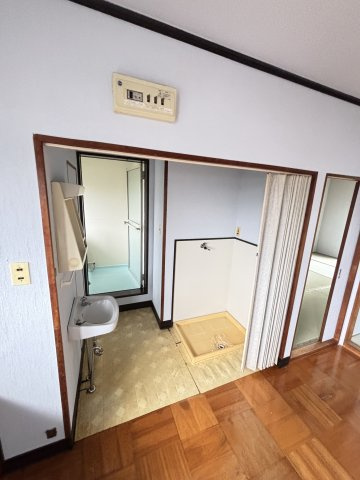 倉重アパートの洗面所|使いやすい洗面所です