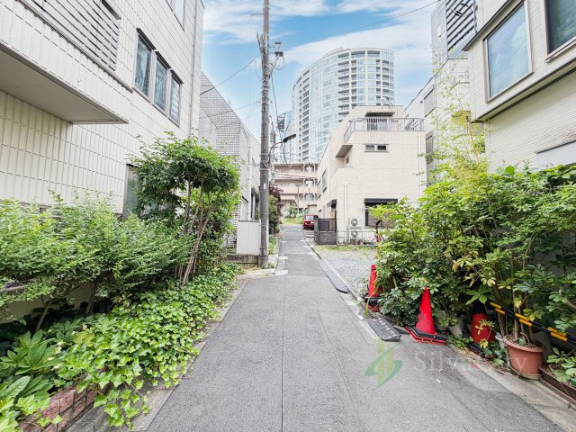 港区赤坂4丁目の前面道路含む現地写真