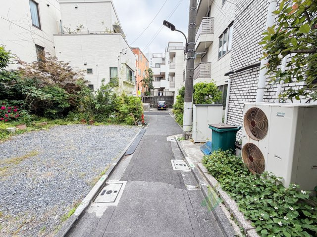 港区赤坂4丁目の前面道路含む現地写真