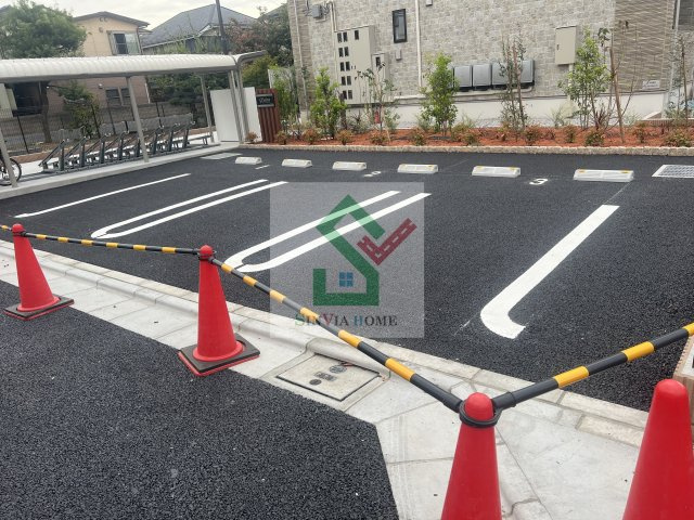 グリシーヌの駐車場