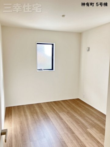 碧南市神有町5号棟の洋室|洋室5.4帖　2階にお部屋が4部屋あります