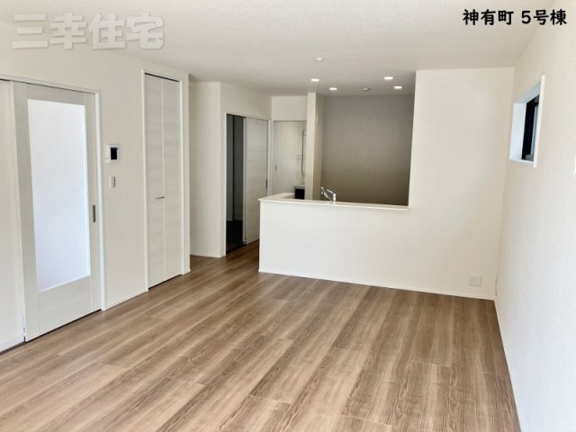 碧南市神有町5号棟の居間・リビング|リビングダイニング18.2帖
