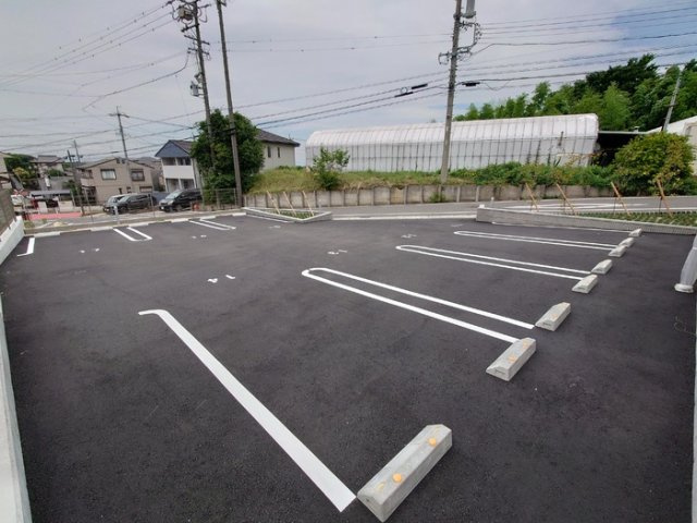 フェリーチェ　B棟の駐車場