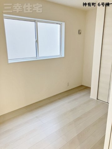 碧南市神有町6号棟の洋室|1階の洋室。5LDK 部屋数いっぱい。お子さんお一人お一人にお部屋があります♪