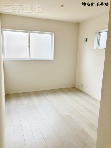 碧南市神有町6号棟の洋室|北面でも明るい洋室5.9帖