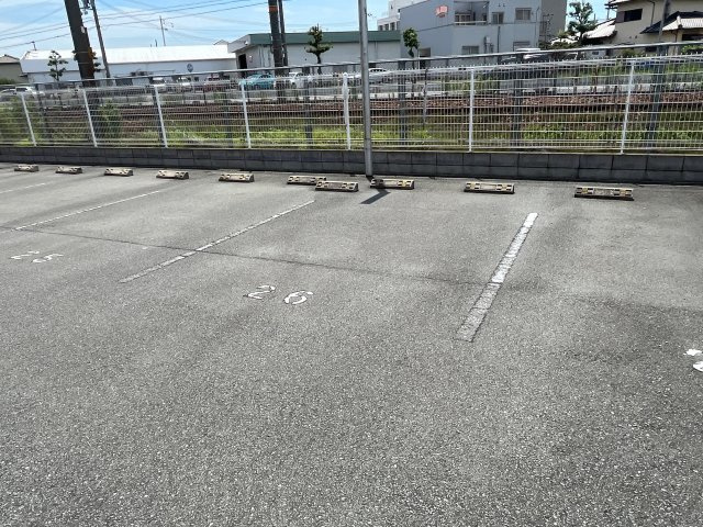 ブラン ジュールの駐車場