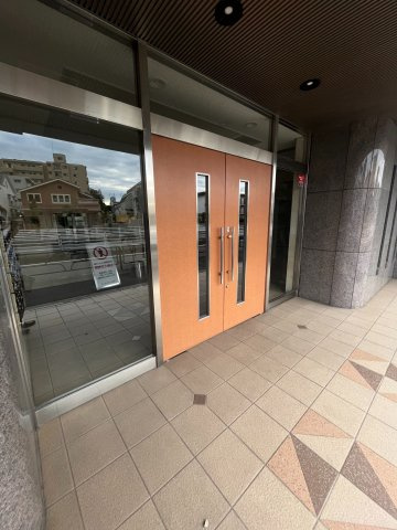 アーバンステージ府中のエントランス
