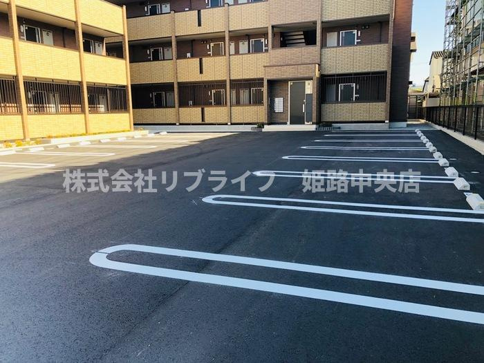 ロータス長町A棟の駐車場