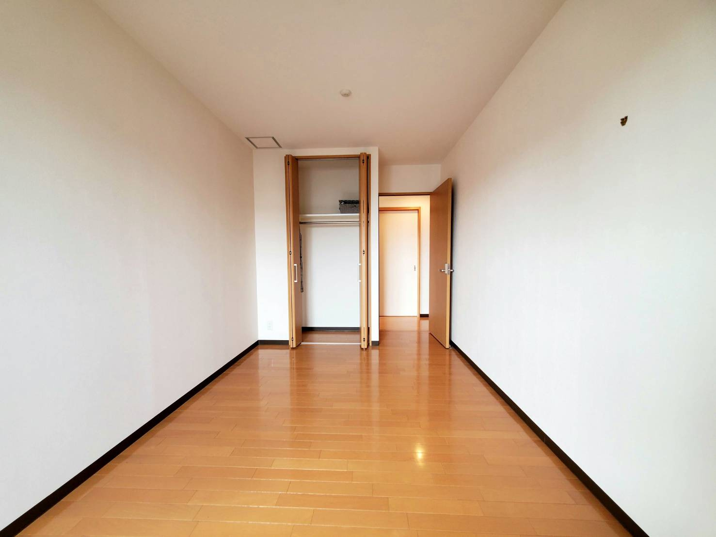 【東南角部屋☆】高知市桟橋通1丁目パークベルズ桟橋通　中古マンションの洋室|プライベートな時間も大切にできる、独立性の高い居室空間。