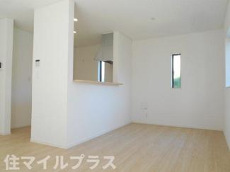 【居間・リビング】 | 郡山市八山田西2丁目新築一戸建て6棟 | ゆったりとしたリビングです
