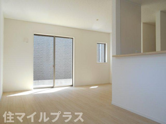 【居間・リビング】 | 郡山市八山田西2丁目新築一戸建て6棟 | ゆったり過ごせるリビングです