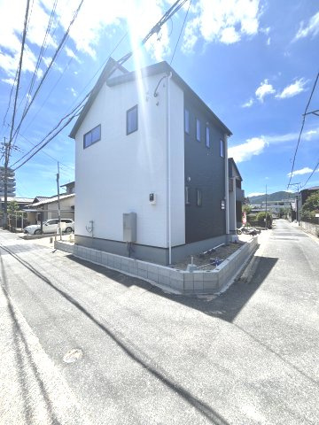 西区今宿2丁目1期　2号棟の前面道路含む現地写真