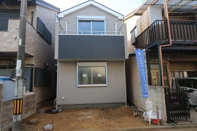 【東大和市南街２丁目の外観|南北両面道路で開放感♪約6帖の小屋裏収納付き「3LDK」。