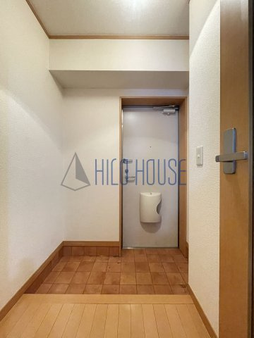小川昭和ビルの玄関