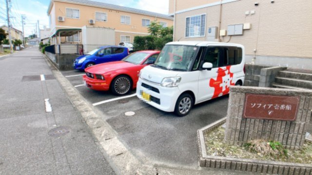 ソフィア壱番館Ｃの駐車場