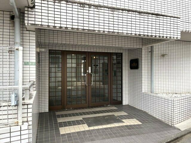 スカイコート都立大学のエントランス