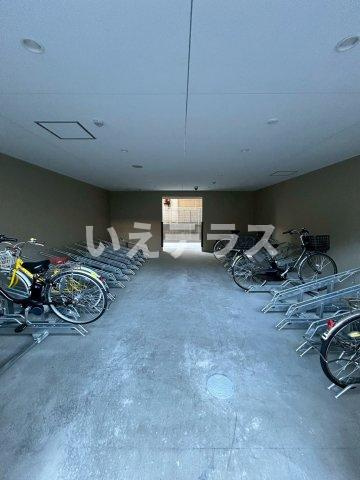 レジュールアッシュ神戸湊川公園の駐車場