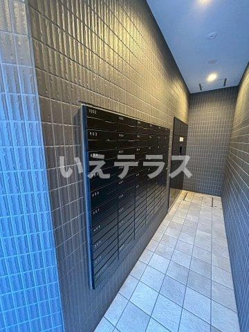 レジュールアッシュ神戸湊川公園のロビー