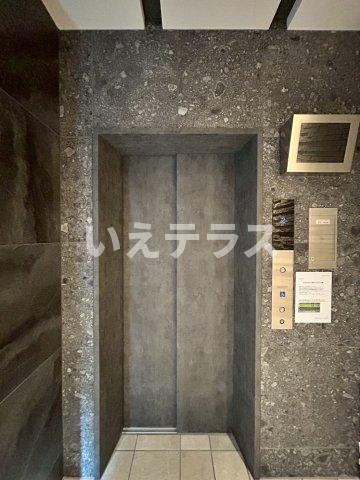 レジュールアッシュ神戸湊川公園のエントランス