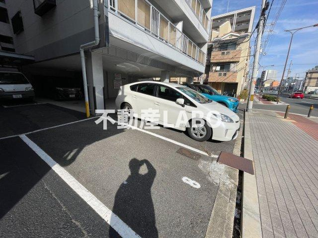 マンショングラッドの駐車場