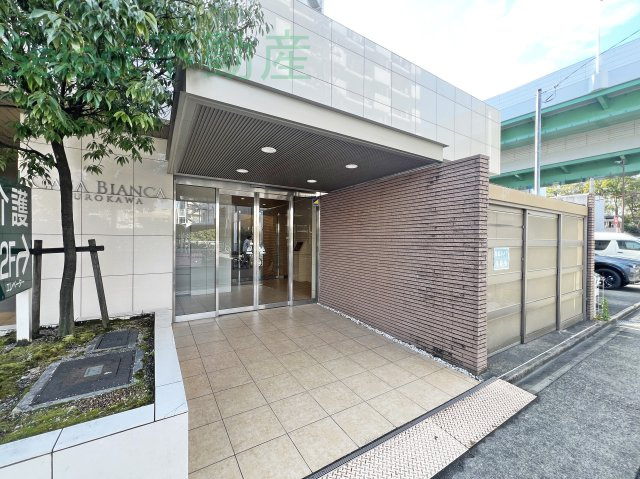 カーサビアンカ黒川のエントランス