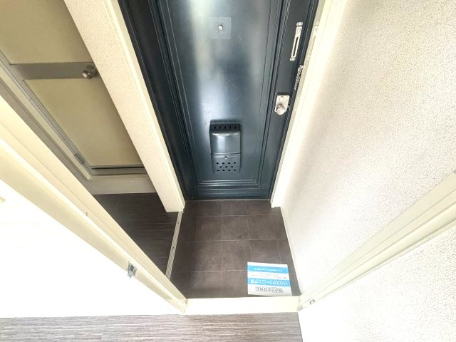 フォンタル西板持A棟の玄関