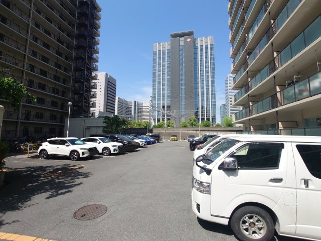 ネオコーポ大阪城公園3号館の駐車場