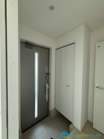 厚木市妻田西第15　新築戸建　全2棟1号棟の玄関
