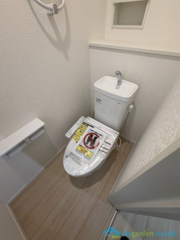 厚木市妻田西第15　新築戸建　全2棟1号棟のトイレ