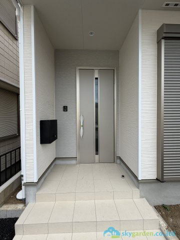 厚木市妻田西第15　新築戸建　全2棟1号棟の玄関