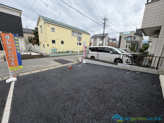 厚木市妻田西第15　新築戸建　全2棟1号棟の駐車場