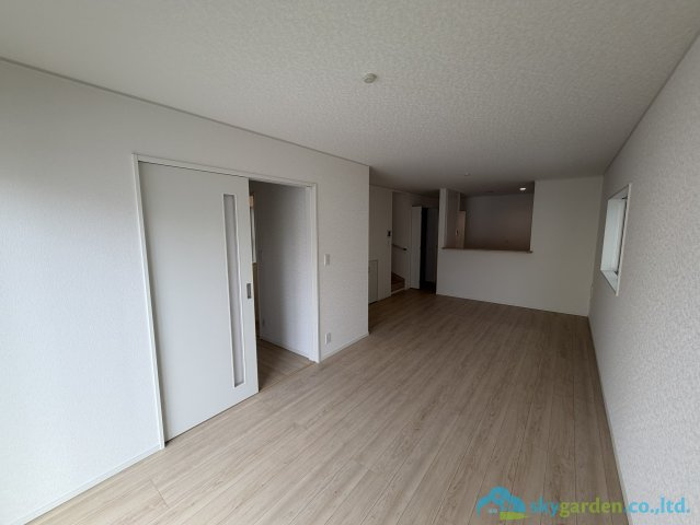 厚木市妻田西第15　新築戸建　全2棟1号棟の居間・リビング