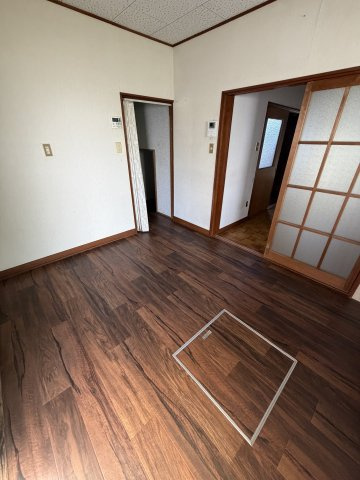 五位ノ池町３丁目貸家の居間・リビング