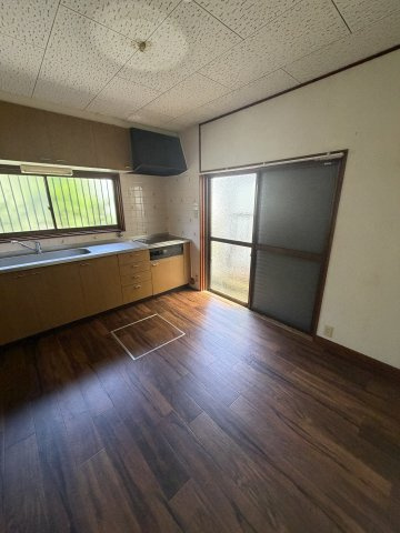五位ノ池町３丁目貸家の居間・リビング