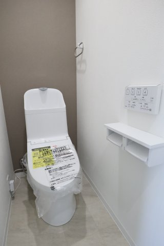 メゾン舞子ショアーのトイレ|温水便座付きのトイレです。
