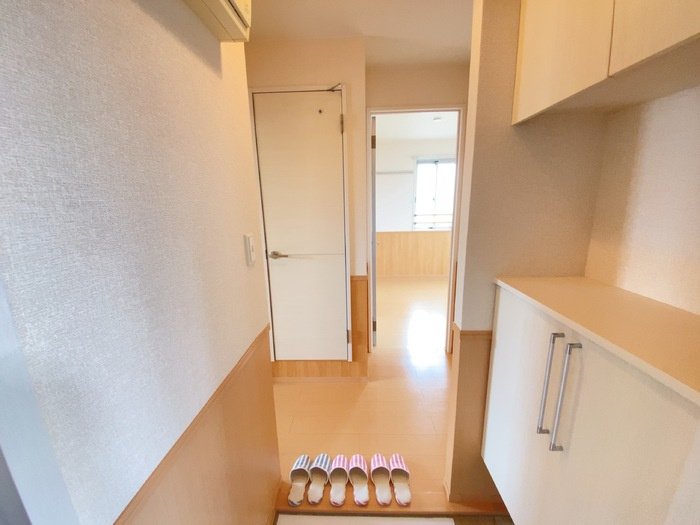 アークウィル Ⅱ棟の玄関|※同タイプの部屋写真です