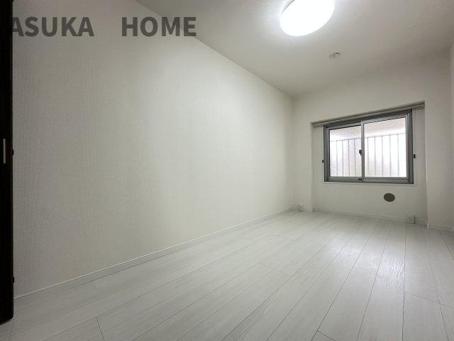 ドルフ青葉台1号棟の洋室|プライバシーを重視する空間に適したお部屋です。仕事や勉強がはかどりそうです。