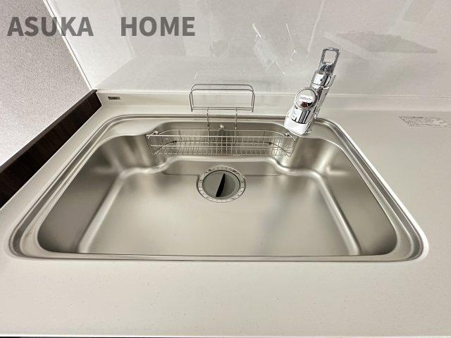 ドルフ青葉台1号棟のキッチン|浄水器カートリッジ付の水栓です。水道塩素もなく野菜を洗えるので栄養素も損なう心配もありません。